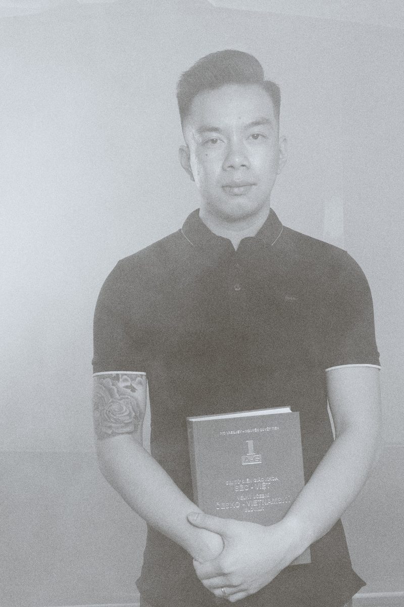 Portrét: Le Duc Anh — marketingový specialista. Výstava Little Hanoi, Next Generation, Praha 2026.