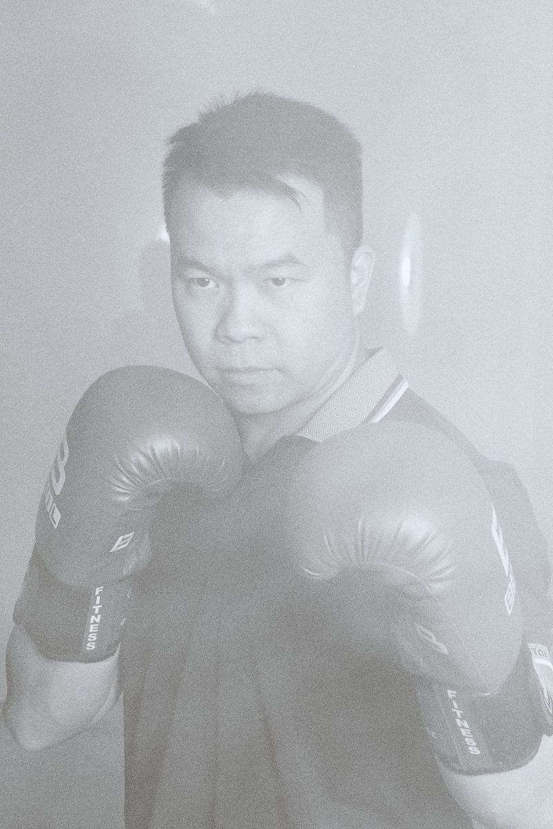 Portrét: Nguyen Manh Tung — podnikatel. Výstava Little Hanoi, Next Generation, Praha 2026.