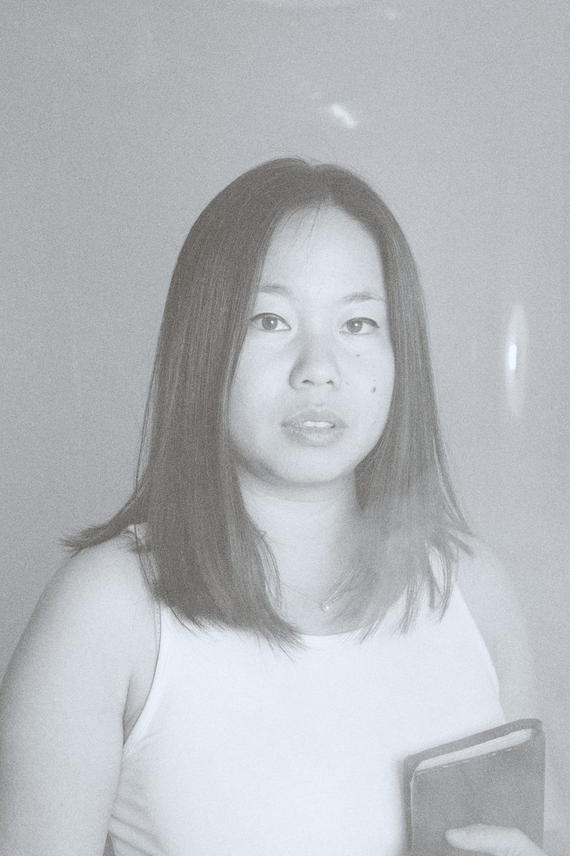 Portrét: Nguyen Van Anh — psychoterapeutka. Výstava Little Hanoi, Next Generation, Praha 2026.
