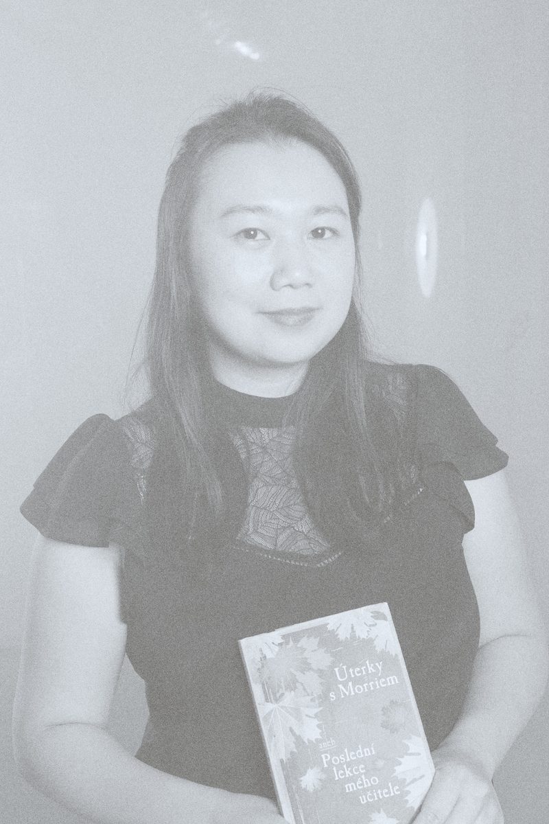 Portrét: Pham Thu Thao — internistka. Výstava Little Hanoi, Next Generation, Praha 2026.
