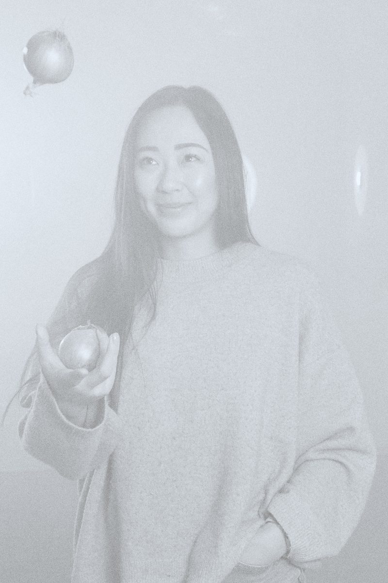Portrét: Tran Phuong Anh — spolumajitelka restaurace. Výstava Little Hanoi, Next Generation, Praha 2026.