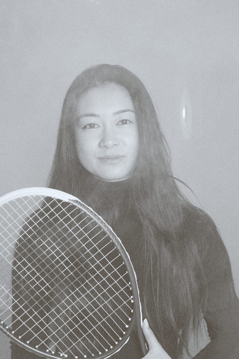 Portrét: Tranová Linda — poskytovatelka poradenství pro cizince. Výstava Little Hanoi, Next Generation, Praha 2026.